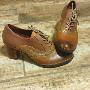 L'Artiste Spring Step Spectator Heels